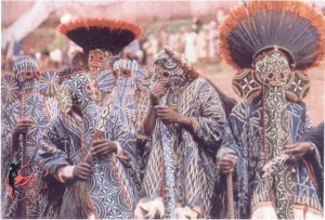 Bamileke_elephant_danza_perfettamente_chic