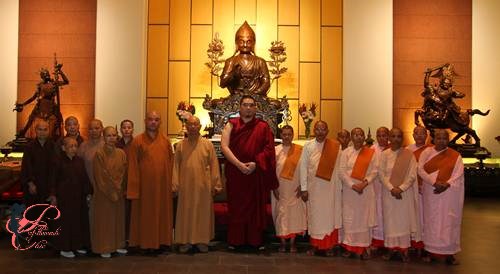 Birmania_sangha_perfettamente_chic