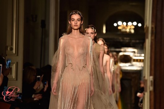 valentino_houte_couture_perfettamente_chic_.jpg