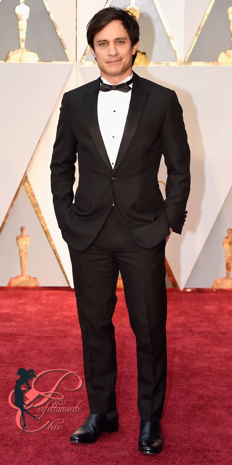 Gael Garcia Bernal_oscar_2017_perfettamente_chic.jpg