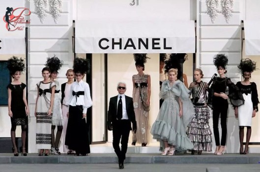 Karl_Lagerfeld_Chanel_perfettamente_chic_
