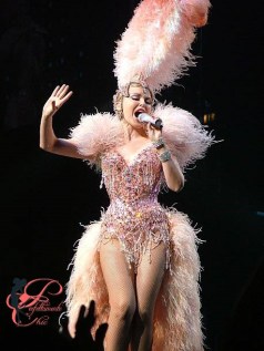 Dolce&Gabbana_Perfettamente_Chic_Showgirl Homecoming Kylie Minogue.jpg
