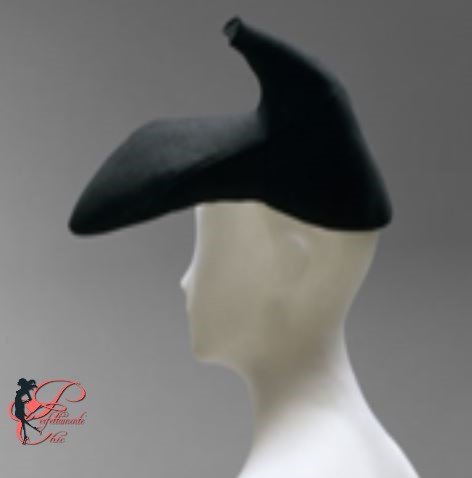 elsa_schiaparelli_perfettamente_chic_cappello_tacco.JPG
