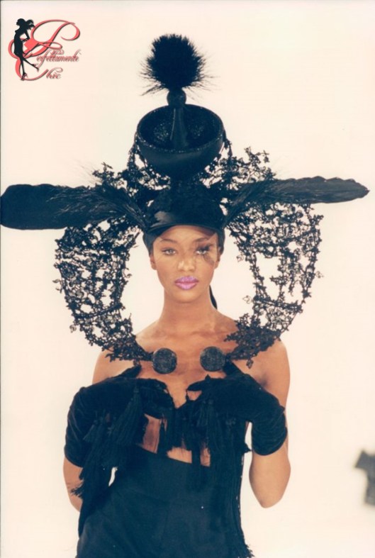 Philip_Treacy_perfettamente_chic_Naomi_Campbell.jpg