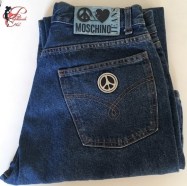 Franco_Moschino_perfettamente_chic_Moschino_Jeans.jpg