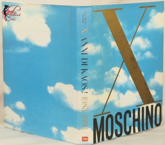 Franco_Moschino_perfettamente_chic_X_anni_di_caos.jpg