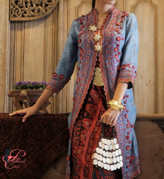 kebaya_perfettamente_chic.jpg
