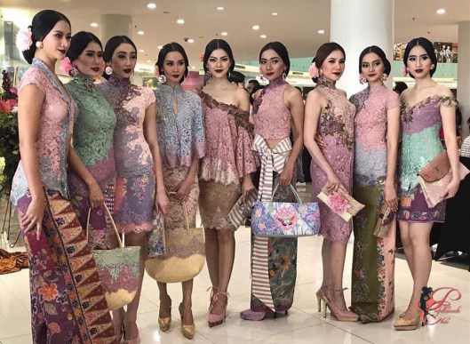 kebaya_perfettamente_chic_moderno.jpg