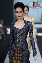 kebaya_perfettamente_chic_u-neck.jpg