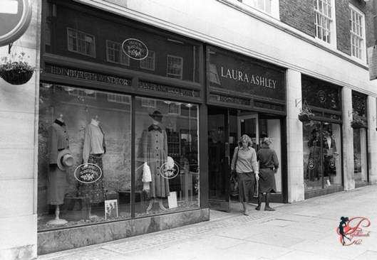 Laura_Ashley_perfettamente_chic_brand_1968.jpg