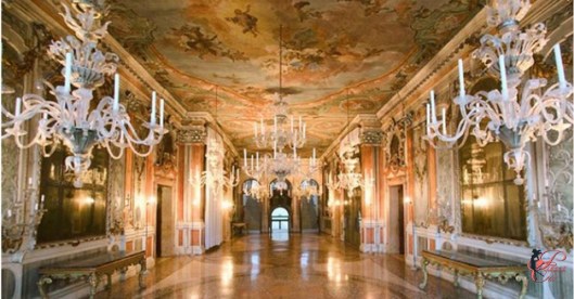 Enrico_Coveri_perfettamente_chic_palazzo_moretta_ballo.jpg