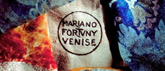Mariano_Fortuny_perfettamente_chic_Tessuti_Artistici_Fortuny srl