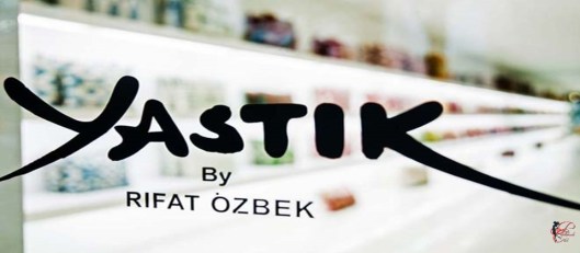 Ozbek_perfettamente_chic_Yastik